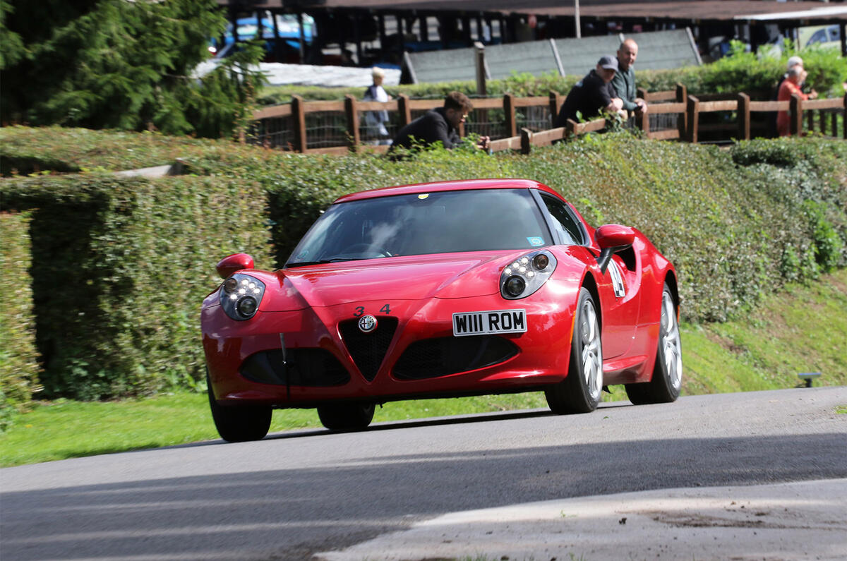 Alfa Romeo 4C - front