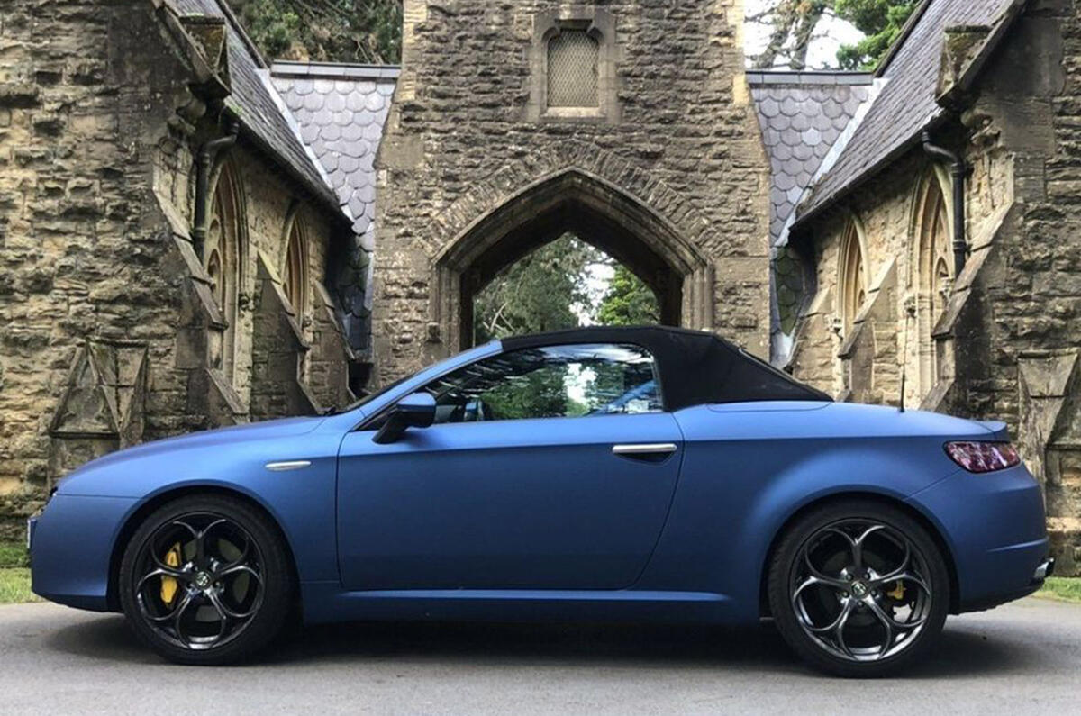 Alfa Romeo Spider - side Alfa Romeo Spider - side