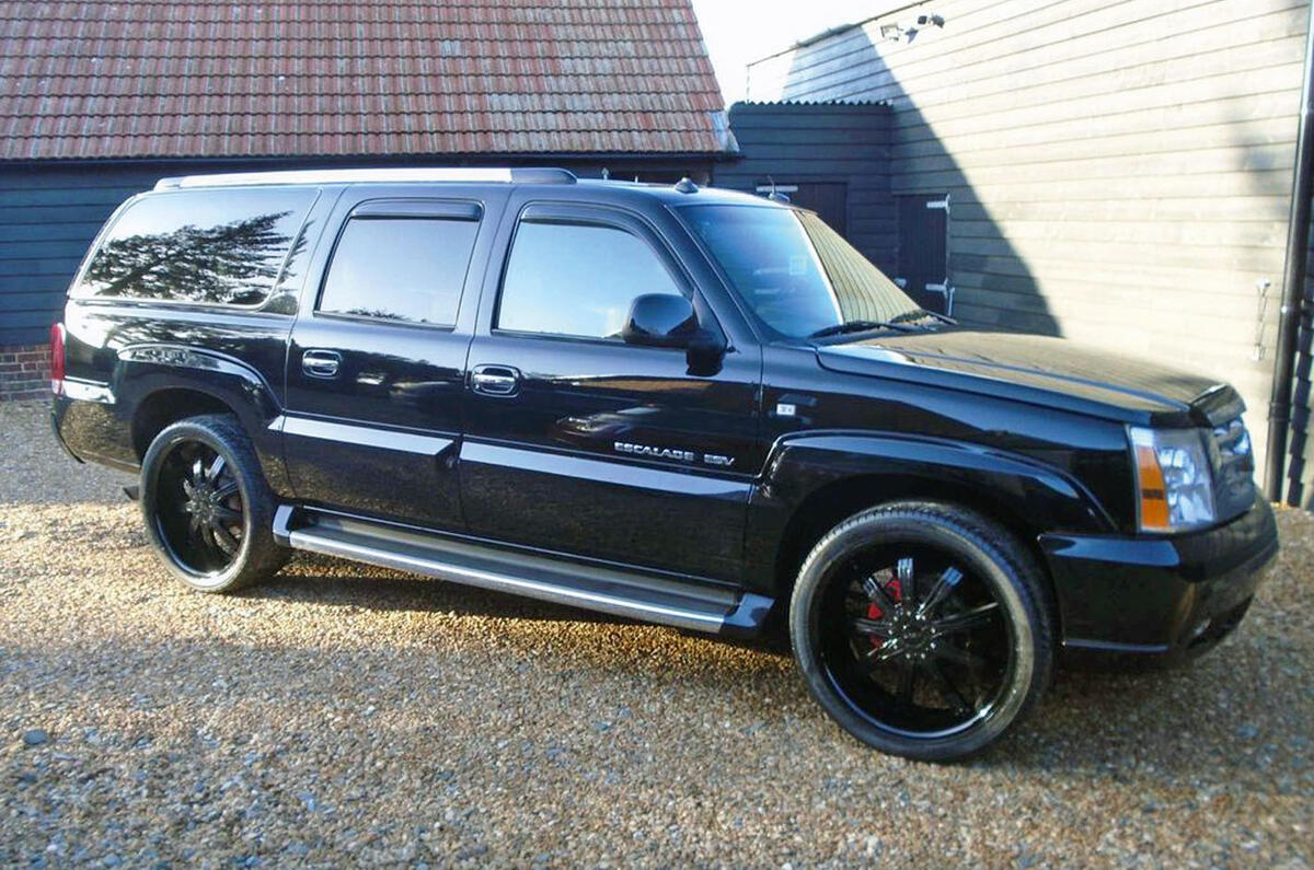 Cadillac Escalade ESV - stationary side