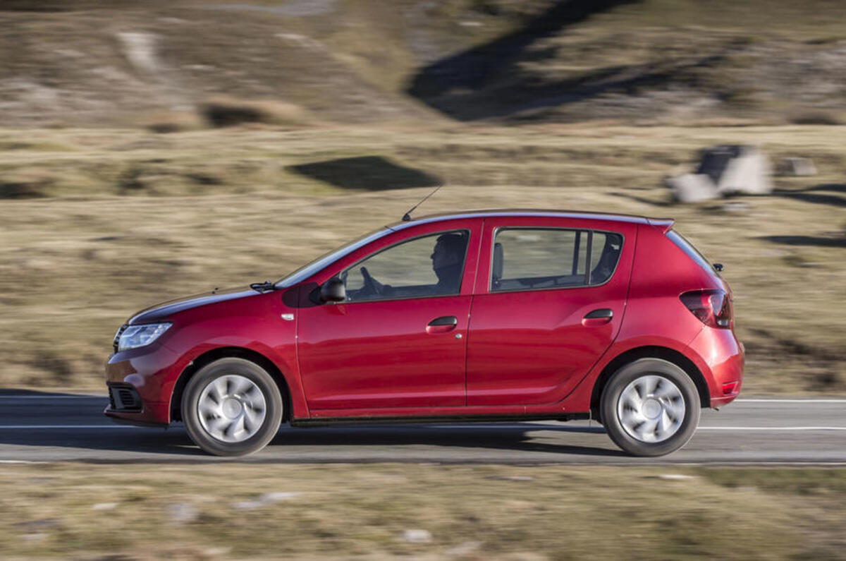 2 dacia sandero 2019 uk fd hero side 2 dacia sandero 2019 uk fd hero side
