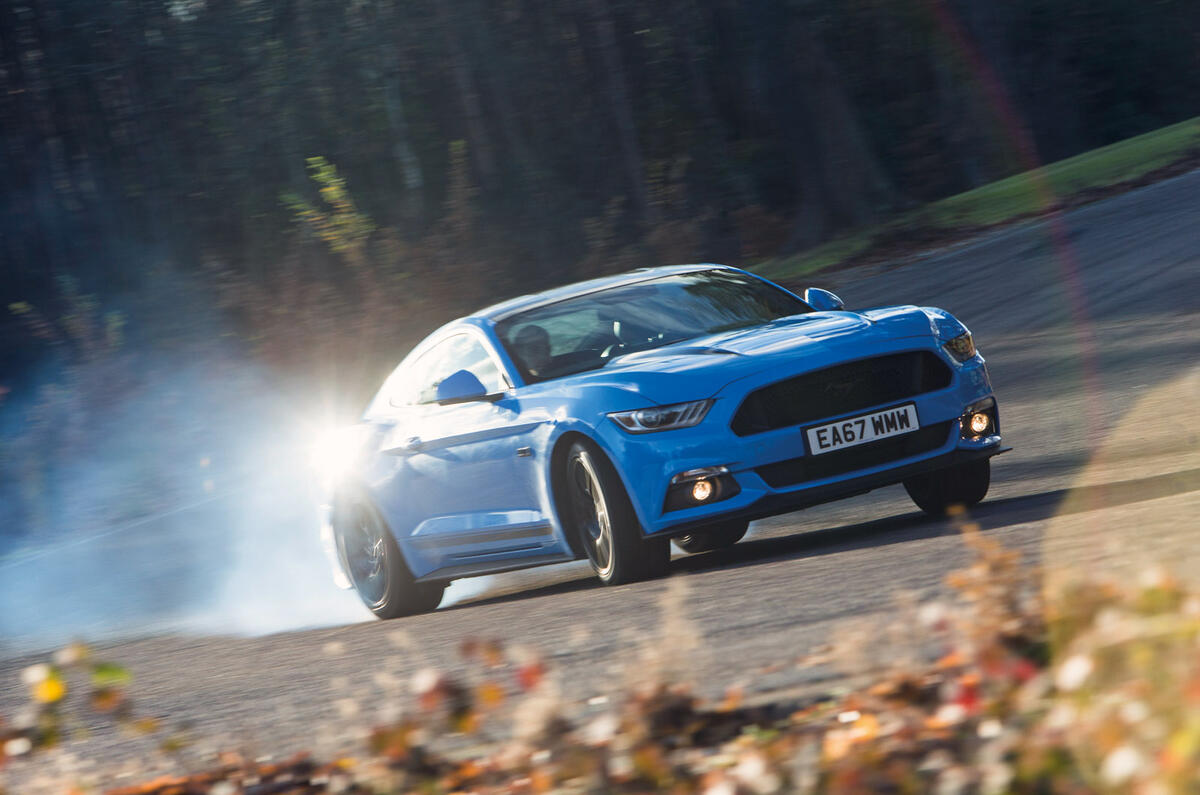 Ford Mustang 2018 - hero front