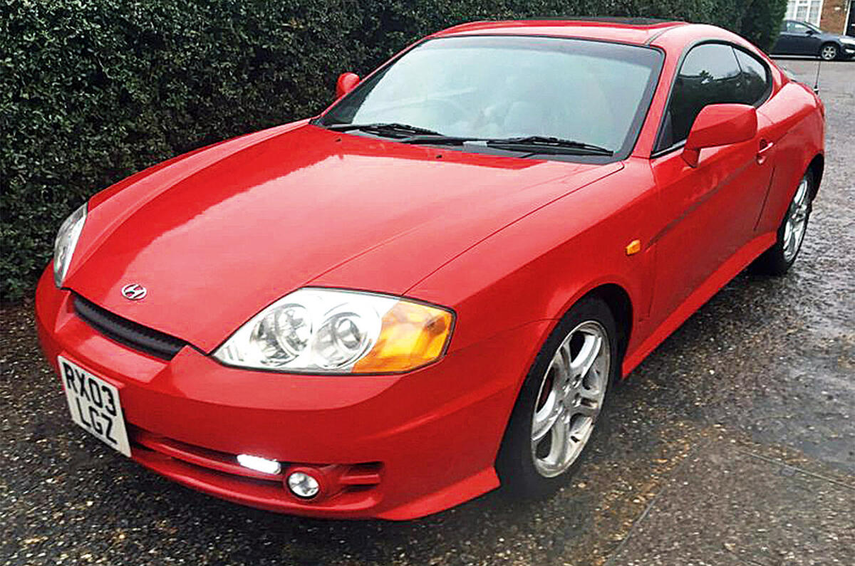 Hyundai Coupe 2003 - stationary front Hyundai Coupe 2003 - stationary front