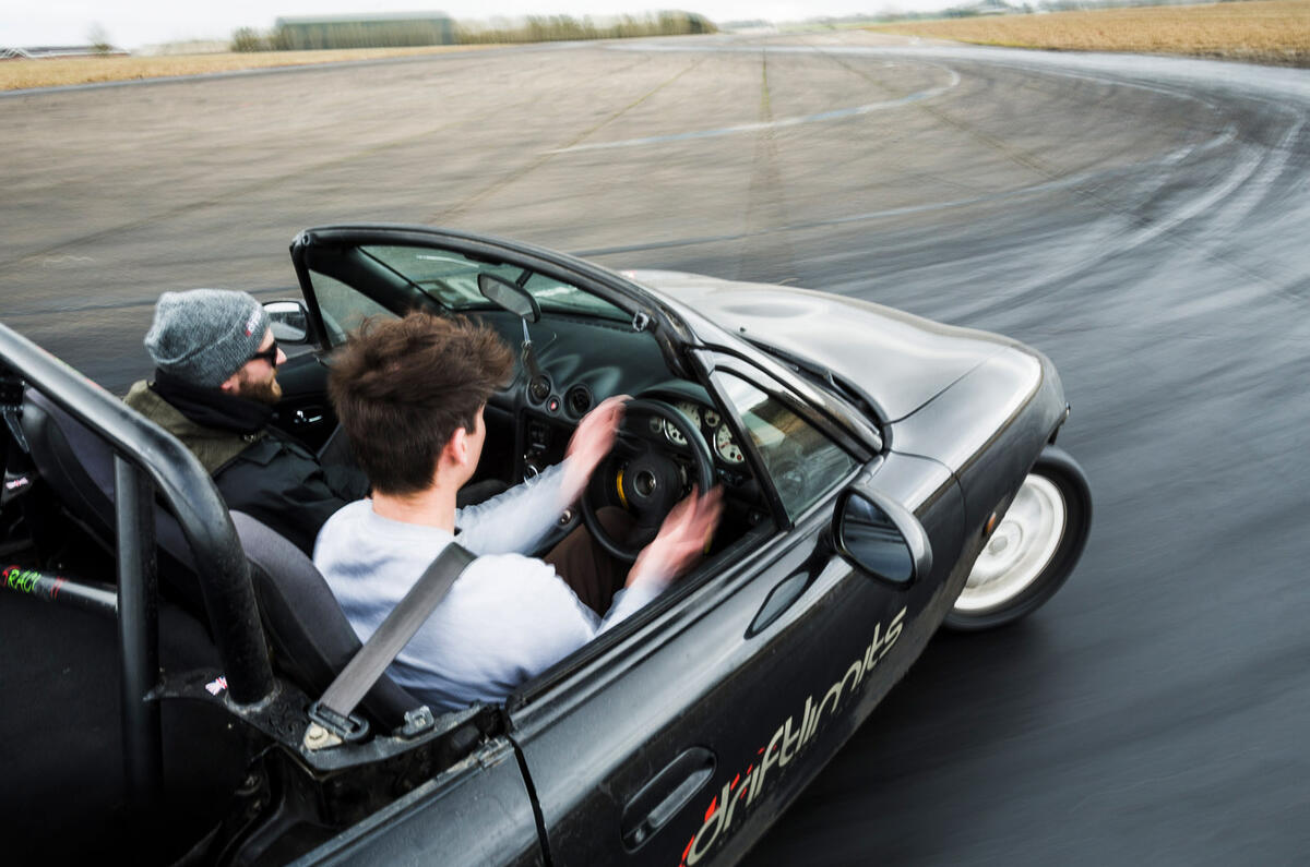 Mazda MX-5 - hero overhead