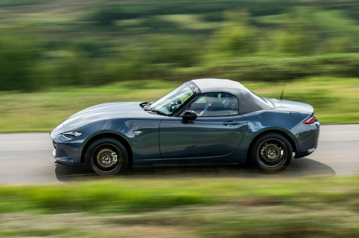 2 mazda mx 5 r sport 2020 uk fd hero side