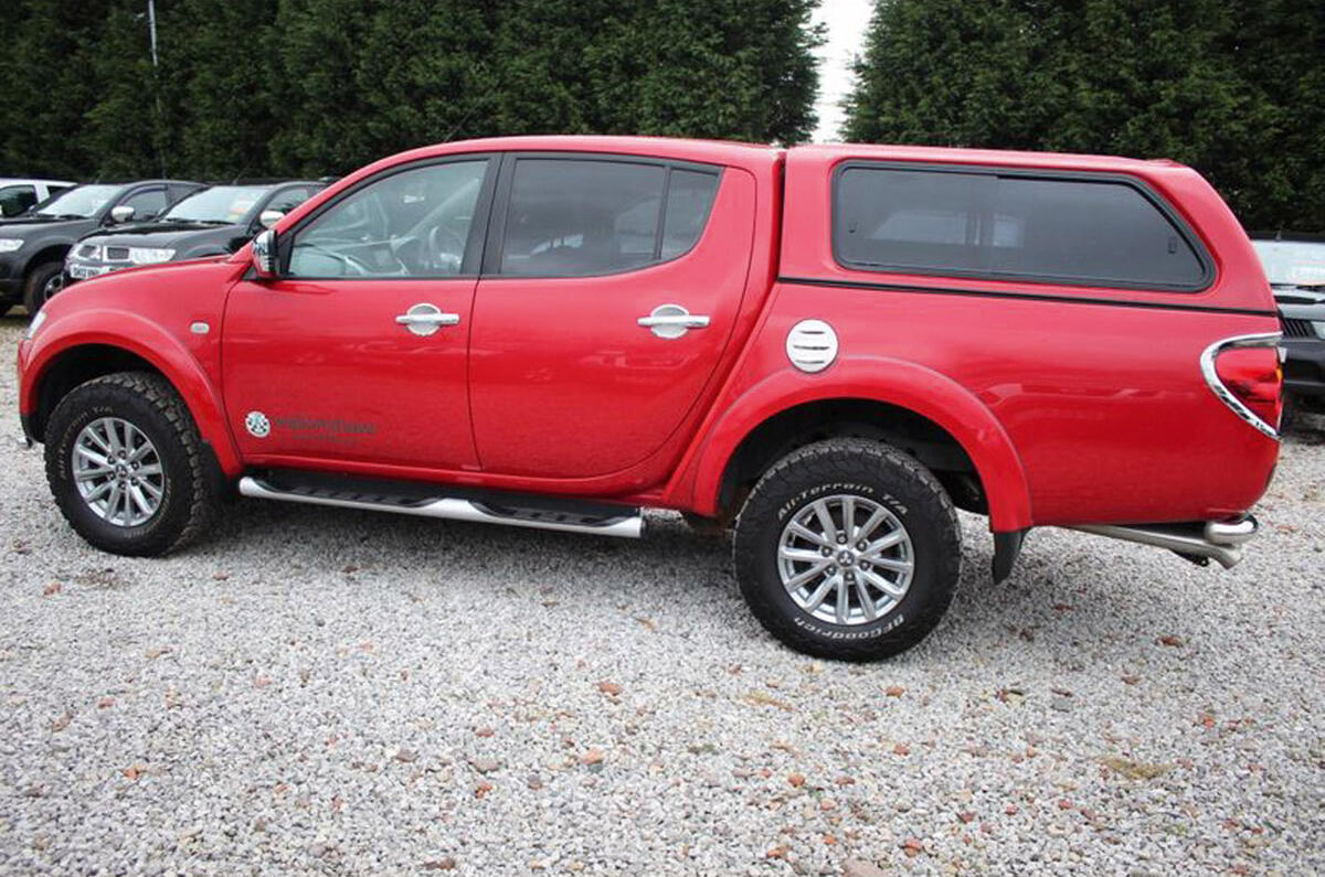 mitsubishi L200 Walkinshaw Performance - stationary side