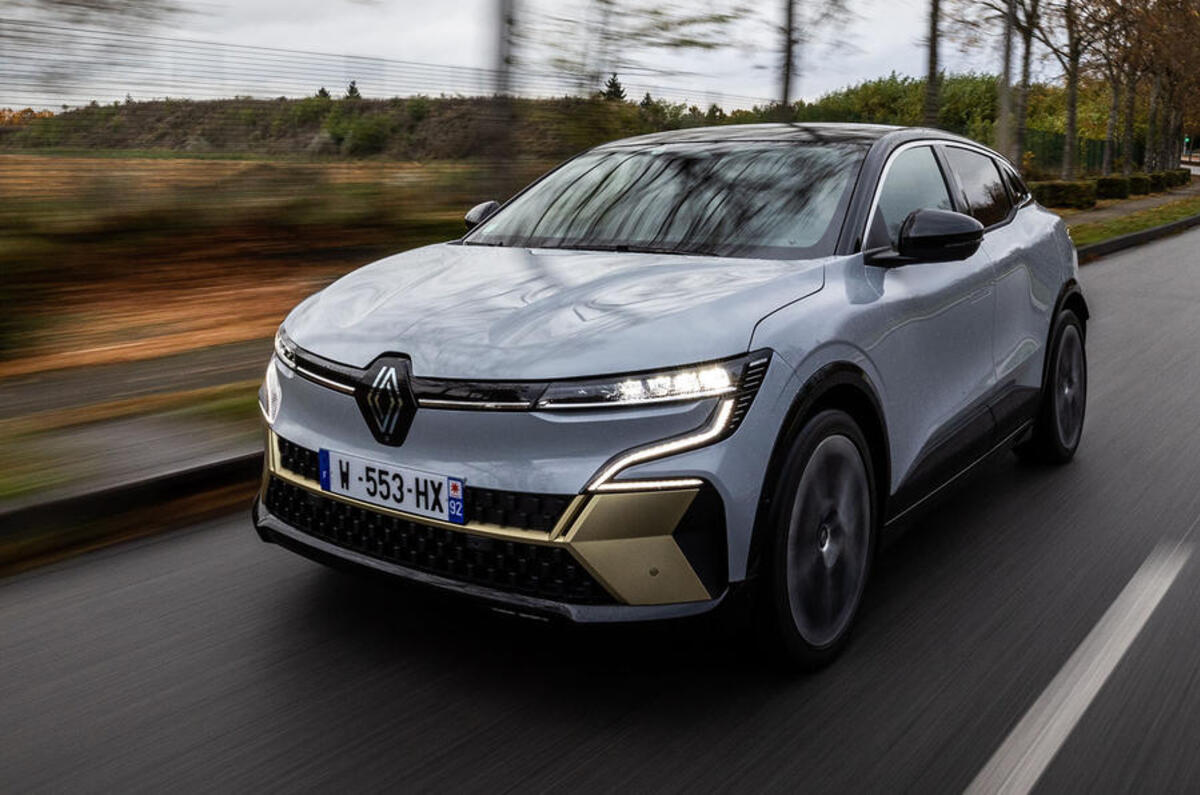 Renault megane e tech electric 2021 front tracking