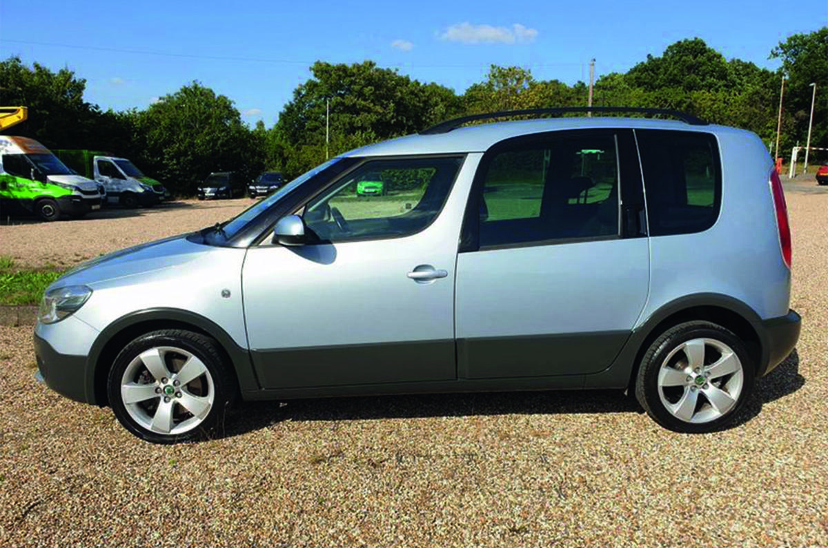 Skoda Scout - side  Skoda Scout - side