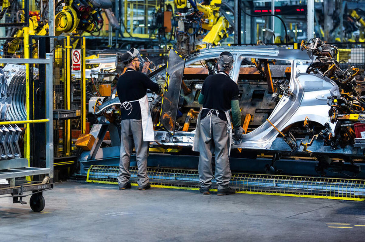 20 nissan leaf being produced 0