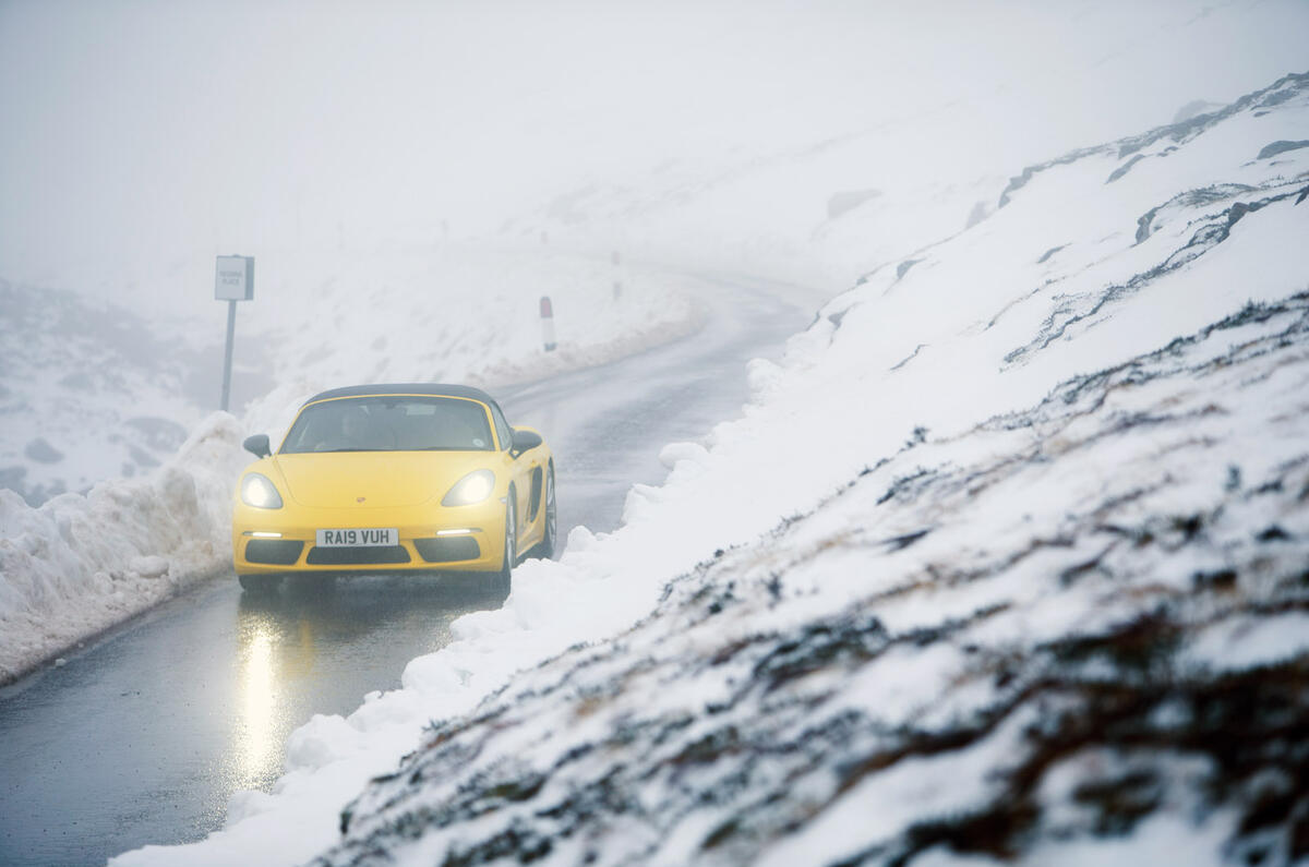 Porsche Boxster T 2019 - hero front Porsche Boxster T 2019 - hero front