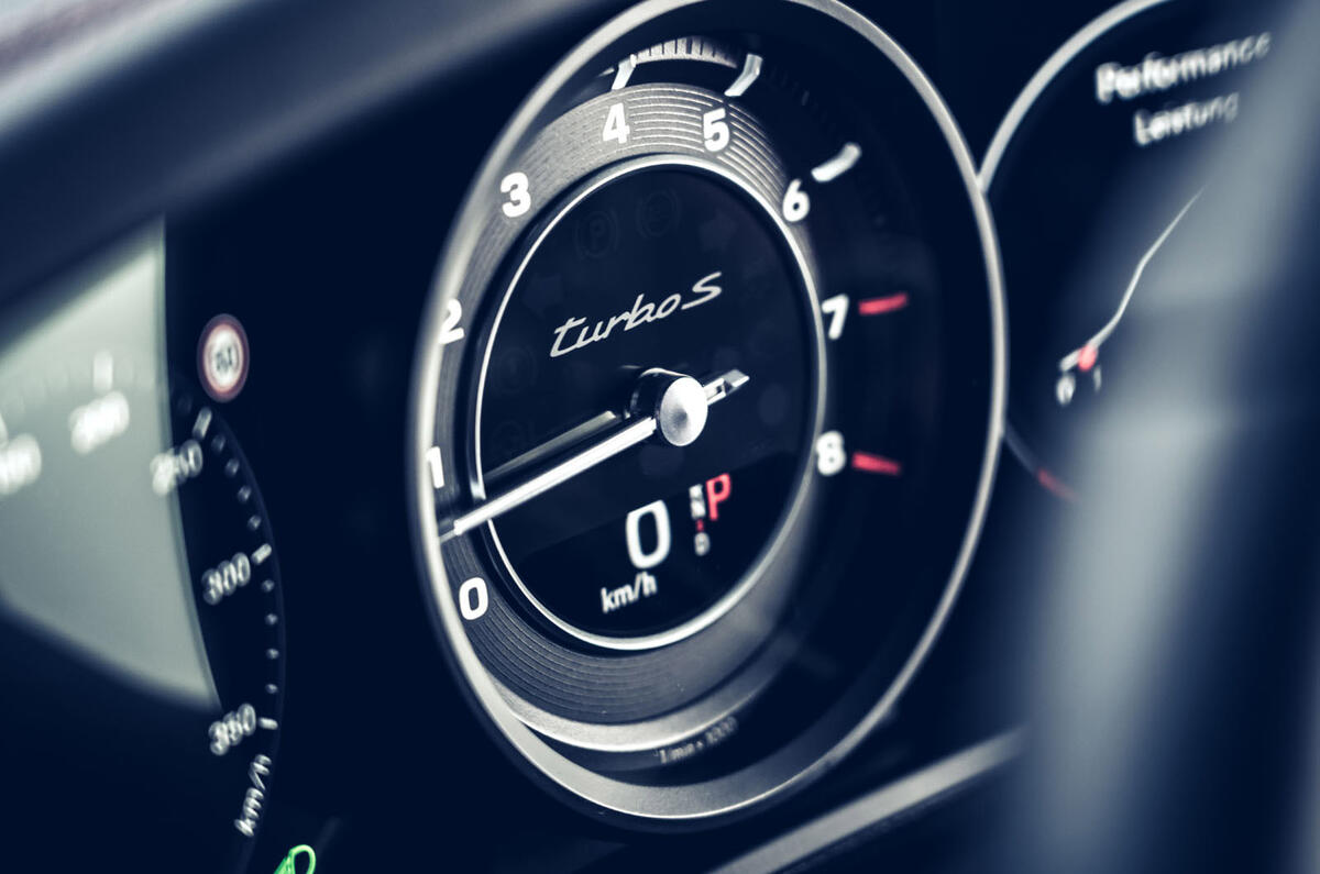 Porsche 911 Turbo S 2020 - instruments Porsche 911 Turbo S 2020 - instruments