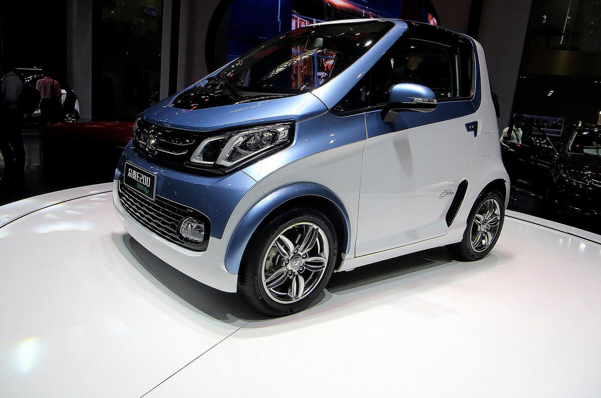 E200