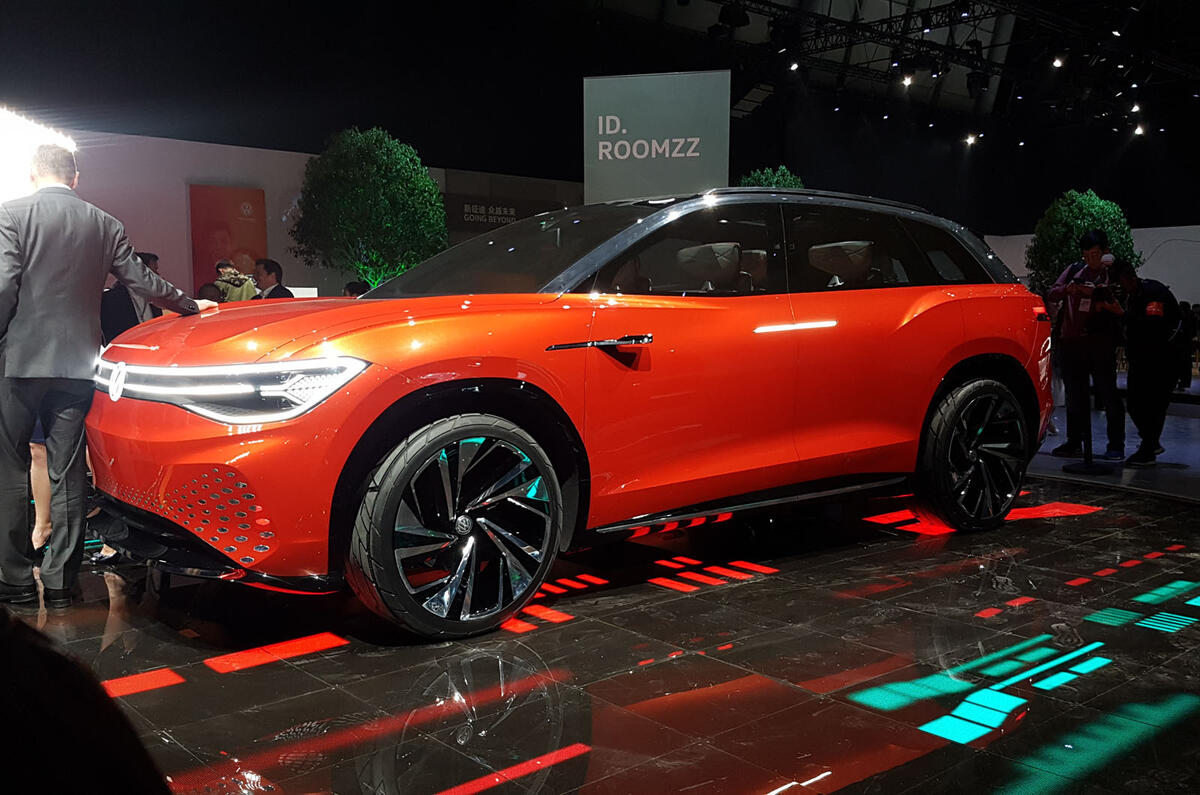 Volkswagen Roomzz concept - front 3/4