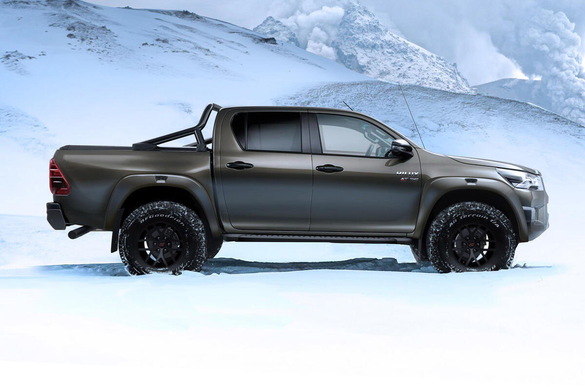 20201215 HILUX INVINCIBLE AT35 side