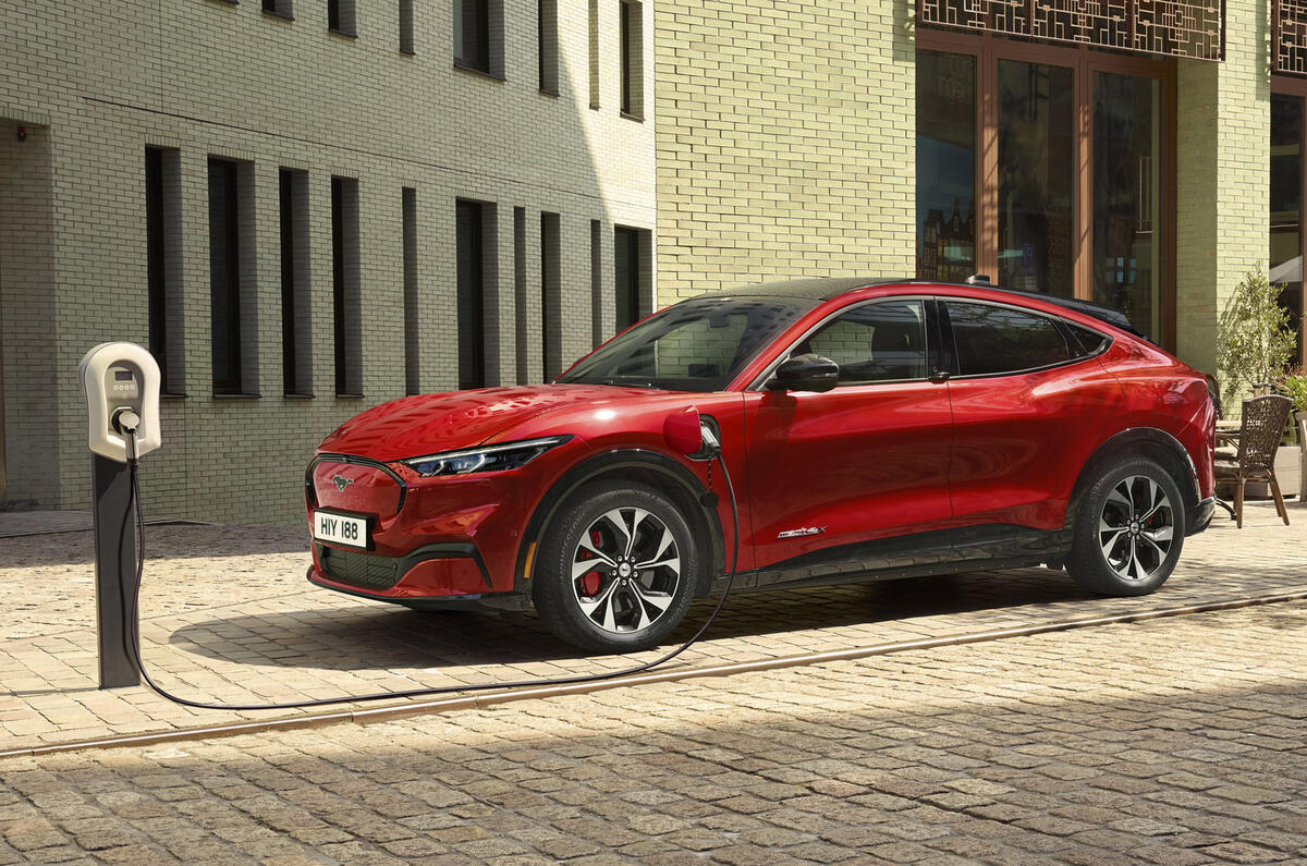 2020 FORD MACH E AWD 03