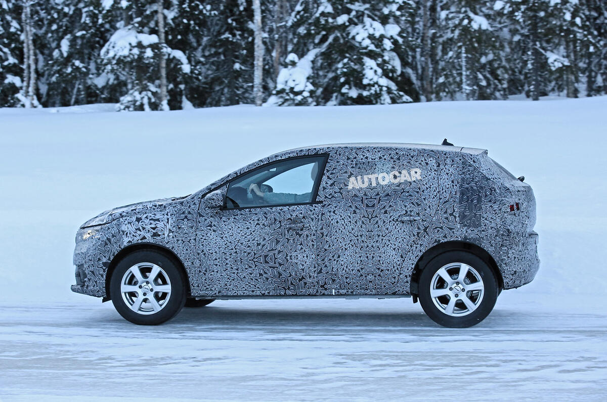 2021 Dacia Sandero winter testing - side 2021 Dacia Sandero winter testing - side