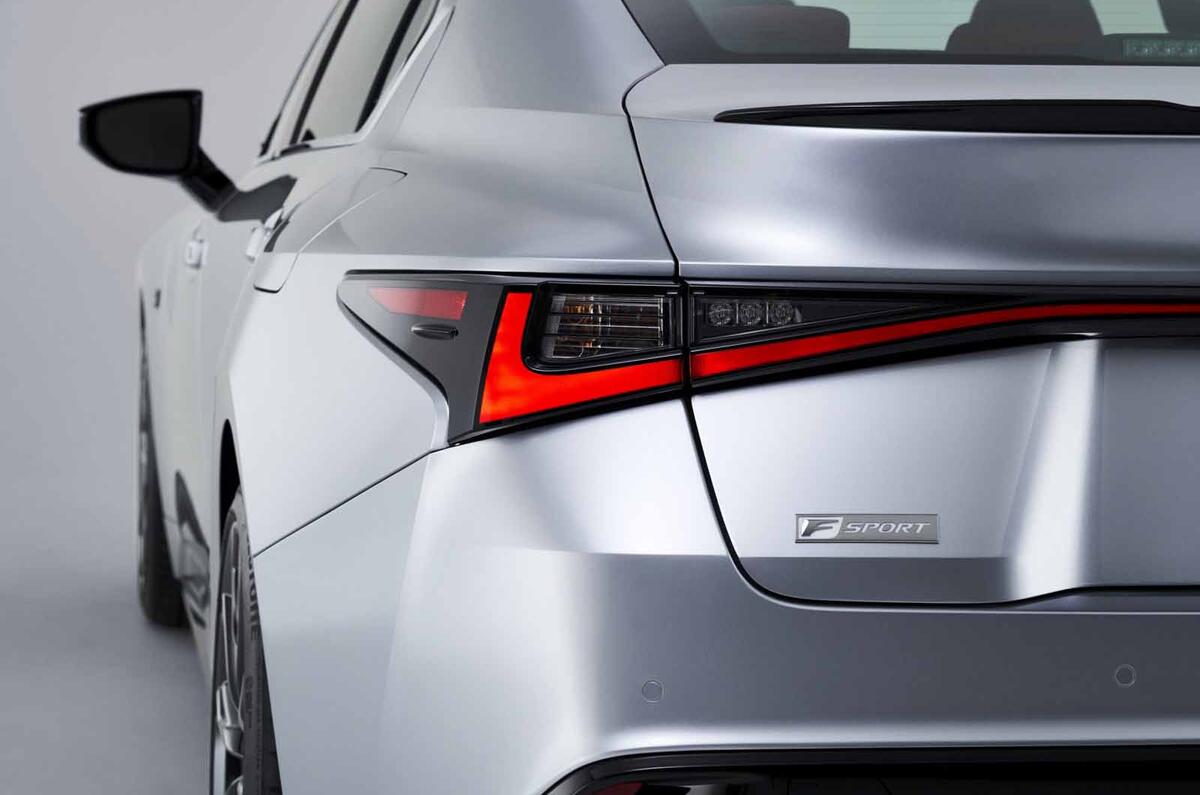 2021 Lexus IS taillight close 2021 Lexus IS taillight close