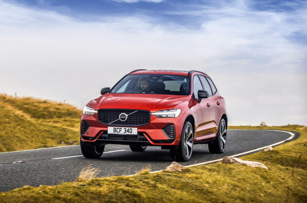 2021 volvo xc60 cornering front