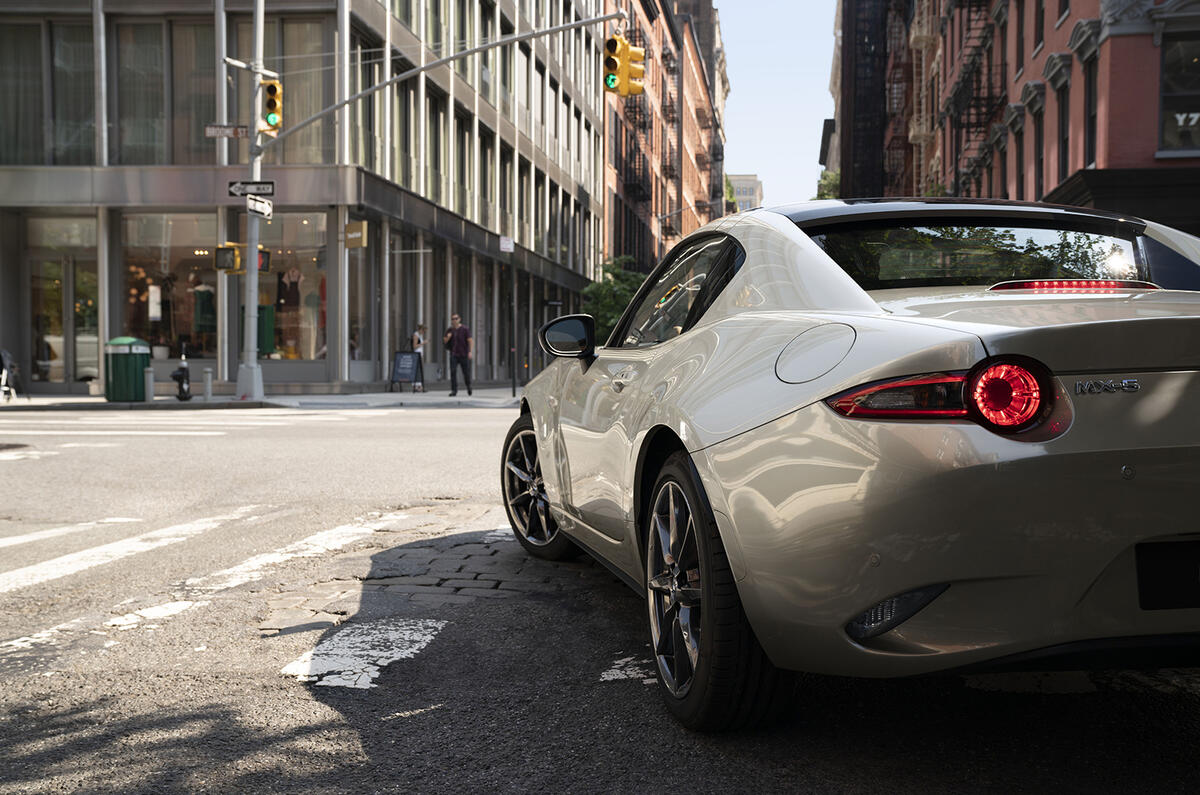 2021 MX 5 IPM5 RF GER LHD C02 EXT 2021 MX 5 IPM5 RF GER LHD C02 EXT
