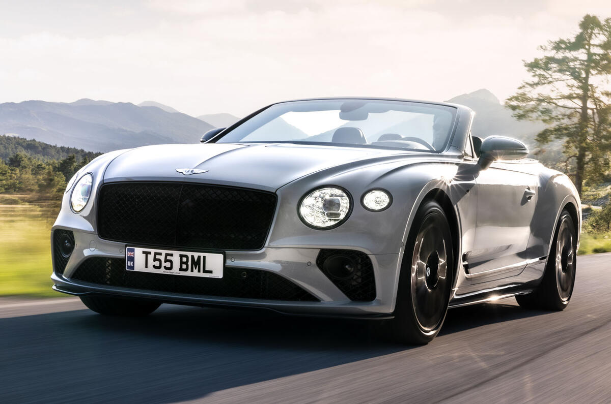 2022 Bentley Continental GTC S front three quarters dynamic 2022 Bentley Continental GTC S front three quarters dynamic