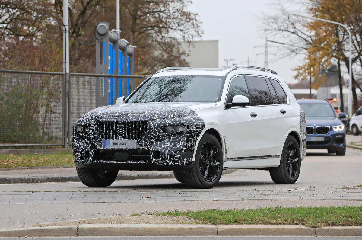 2022 BMW X7 front side 2022 BMW X7 front side