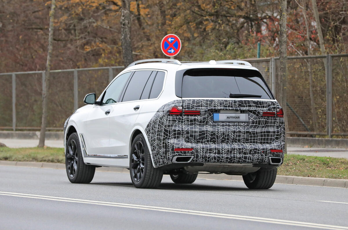 2022 BMW X7 rear  2022 BMW X7 rear