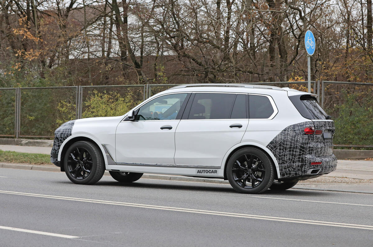 2022 BMW X7 rear side 2022 BMW X7 rear side
