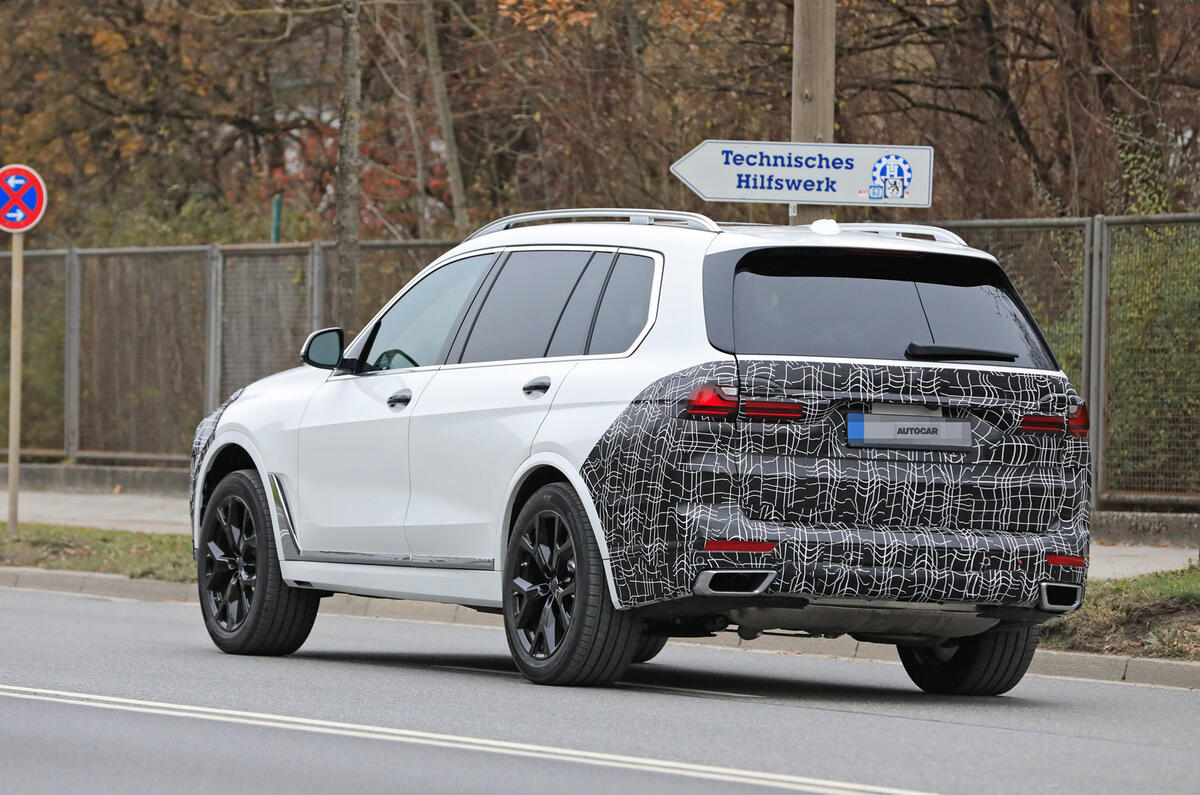 2022 BMW X7 rear 2022 BMW X7 rear