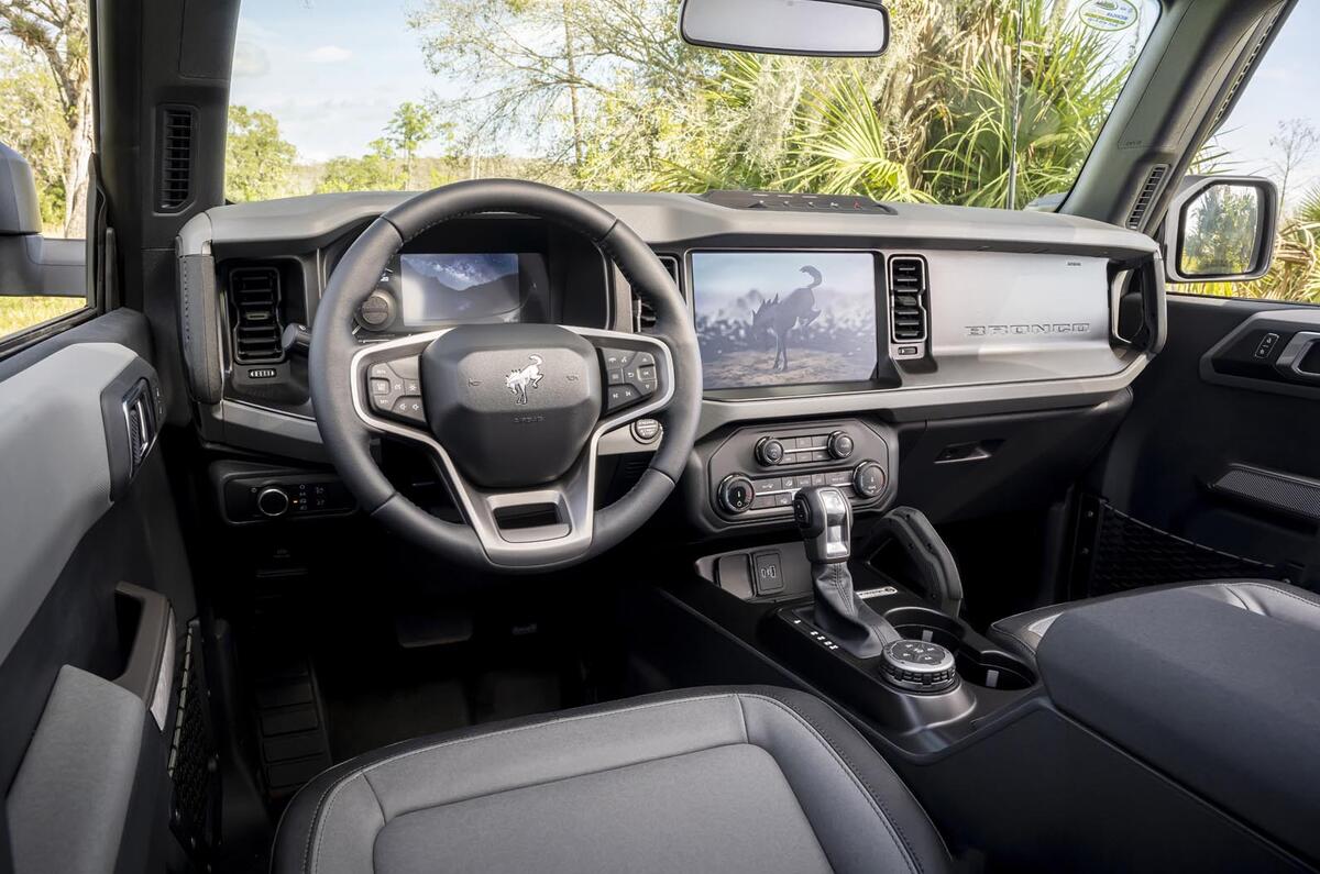 2022 Ford Bronco Everglades interior 02 2022 Ford Bronco Everglades interior 02