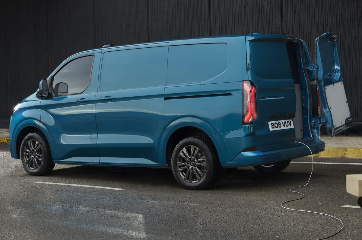 2022 FORD E TRANSIT CUSTOM 15 2022 FORD E TRANSIT CUSTOM 15