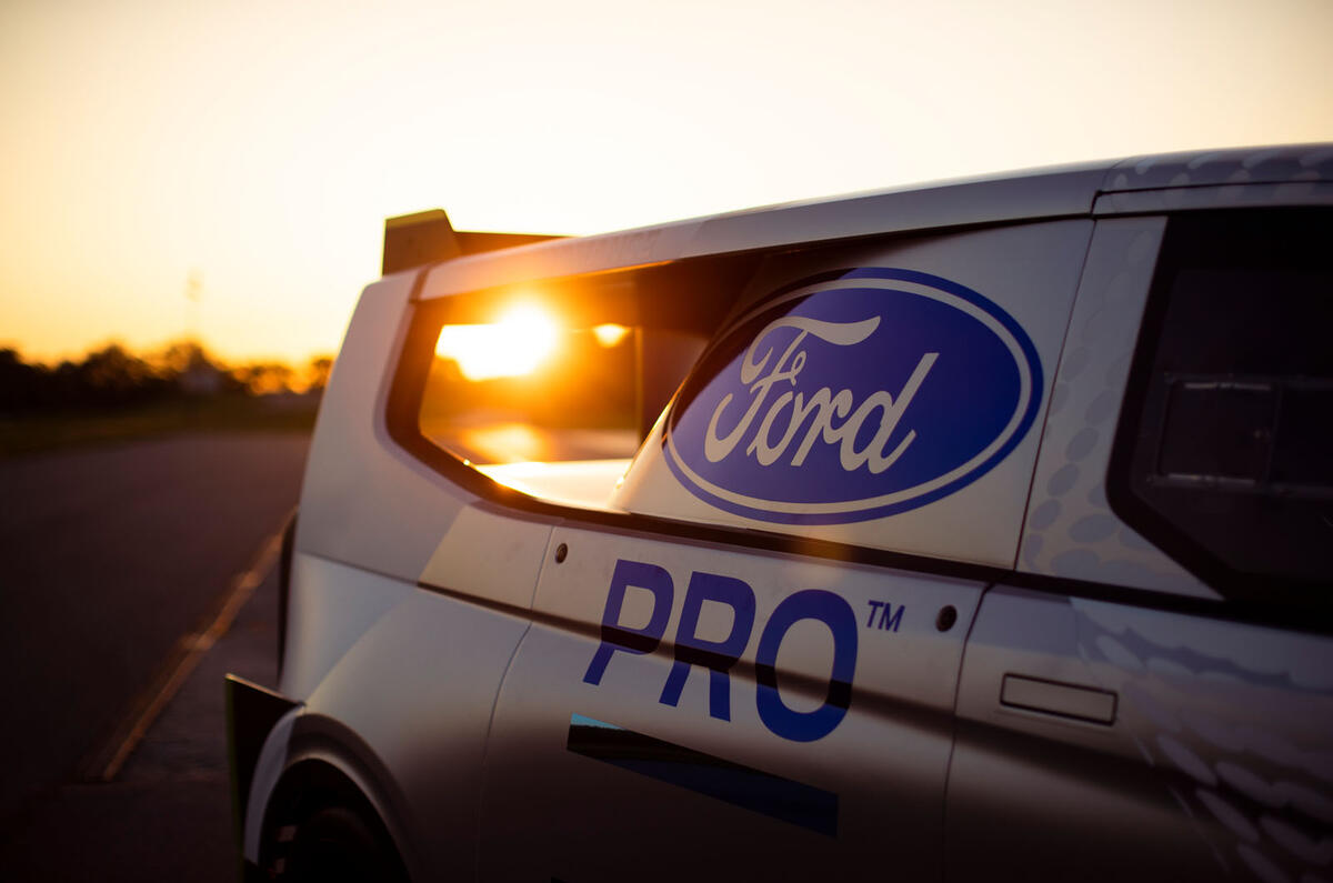 2022 FORD E TRANSIT SUPERVAN 22 2022 FORD E TRANSIT SUPERVAN 22