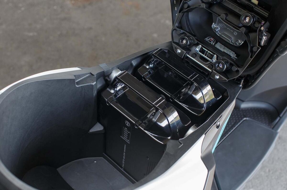 2022 YAM EJE025 PRESS EU WM6 DET 022 (1)