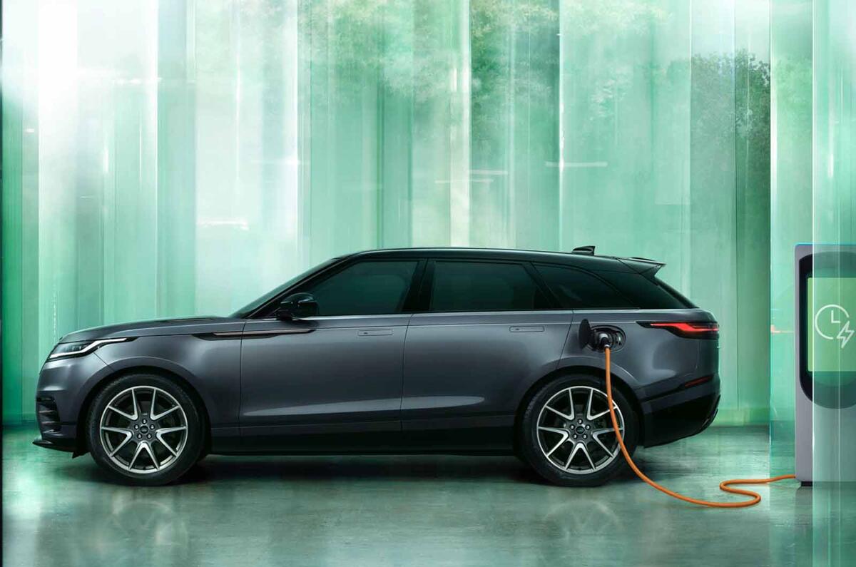 2023 Range Rover Velar studio images 0.45