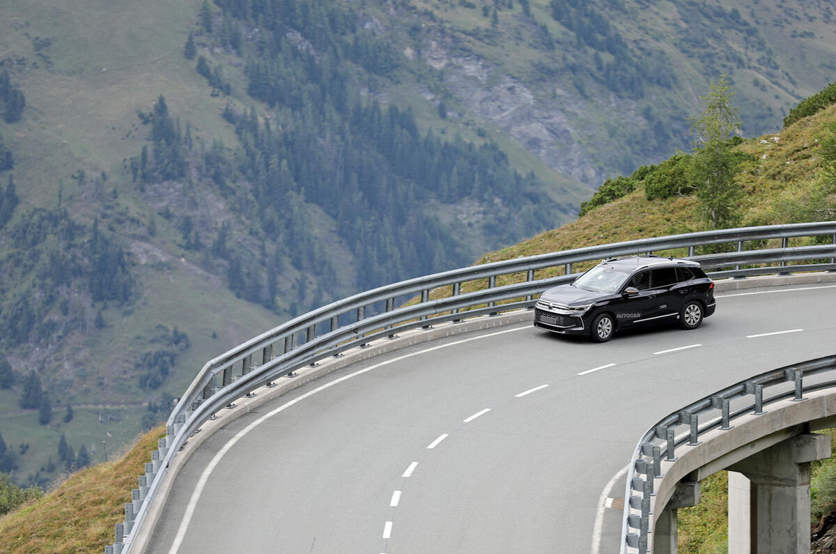 2023 Volkswagen Tiguan cliff shot 2023 Volkswagen Tiguan cliff shot