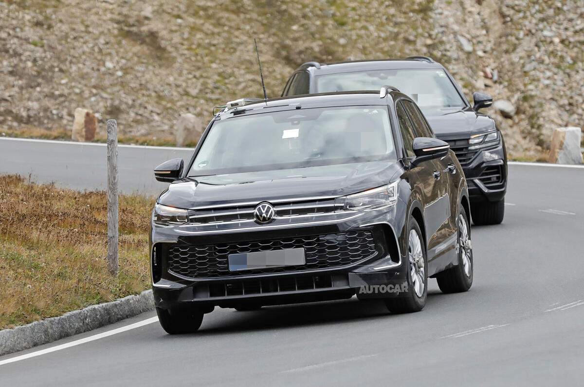 2023 Volkswagen Tiguan downhill cornering 2023 Volkswagen Tiguan downhill cornering