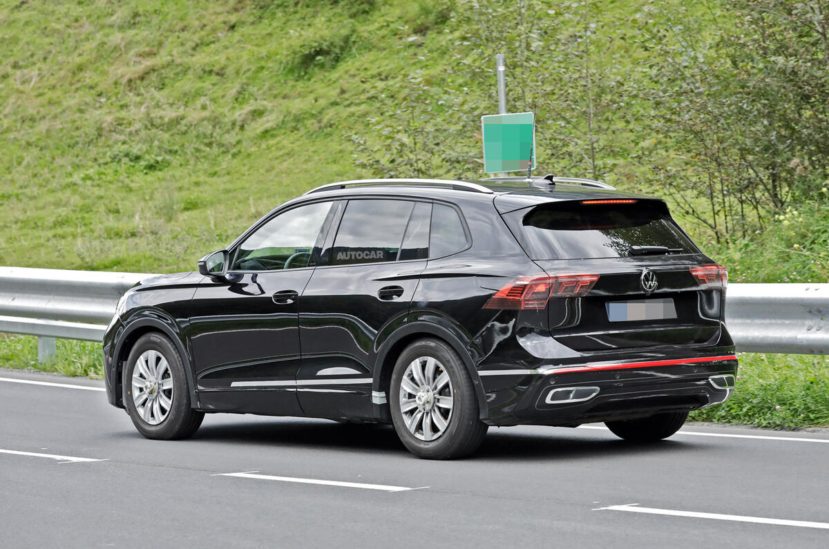 2023 Volkswagen Tiguan rear angle side 2023 Volkswagen Tiguan rear angle side