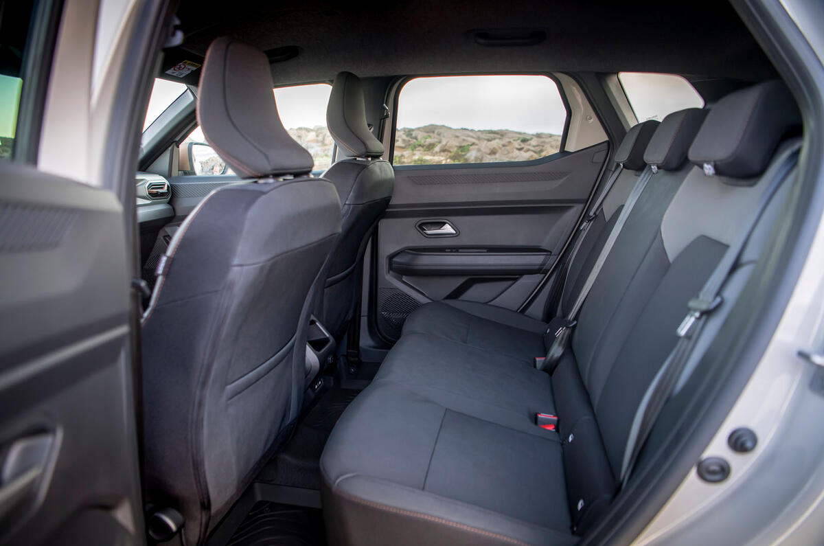 2024 Dacia Duster Extreme rear seats 2024 Dacia Duster Extreme rear seats