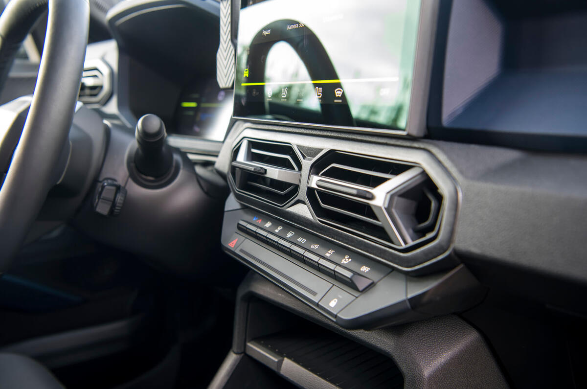 2024 Dacia Duster Journey central vents 2024 Dacia Duster Journey central vents