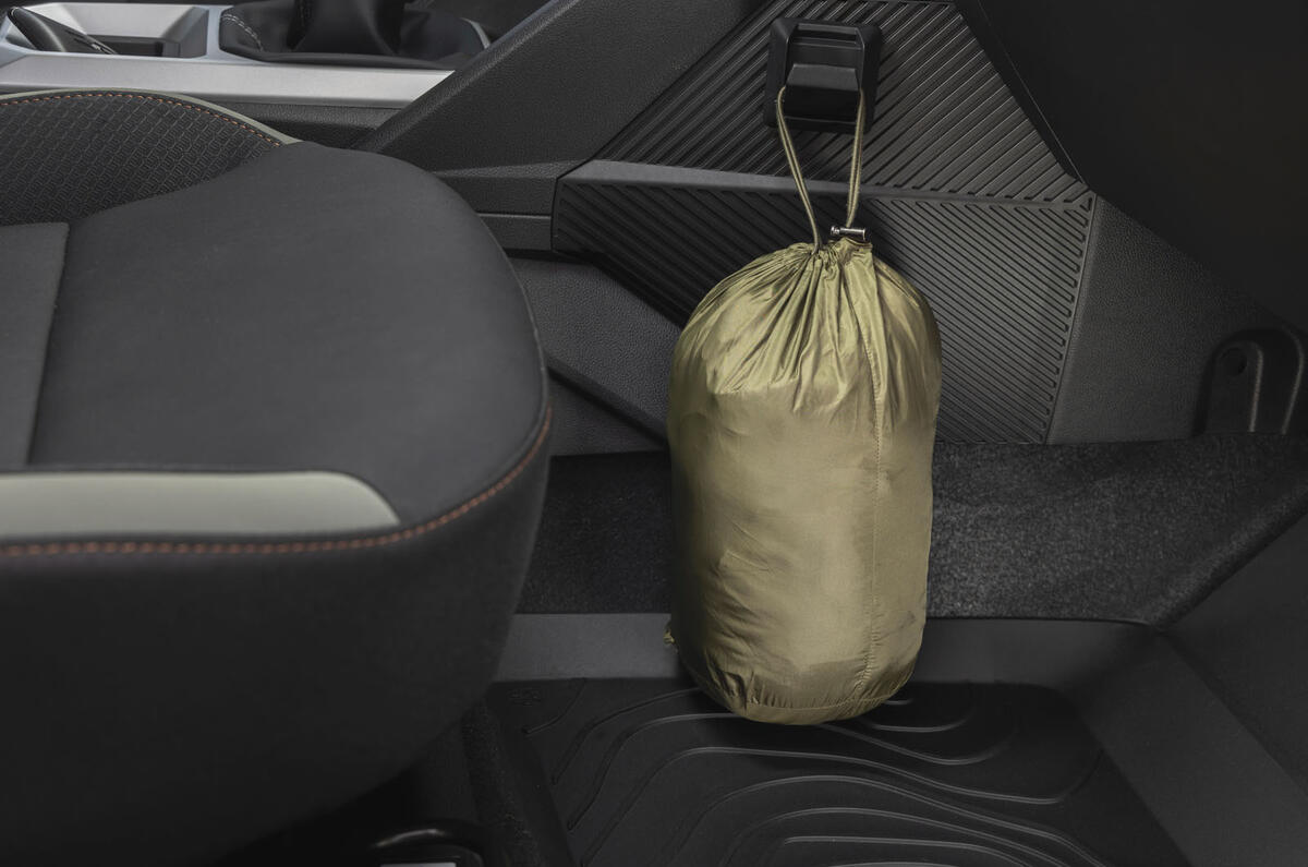 2024 Dacia Duster Youclip bag hook 2024 Dacia Duster Youclip bag hook