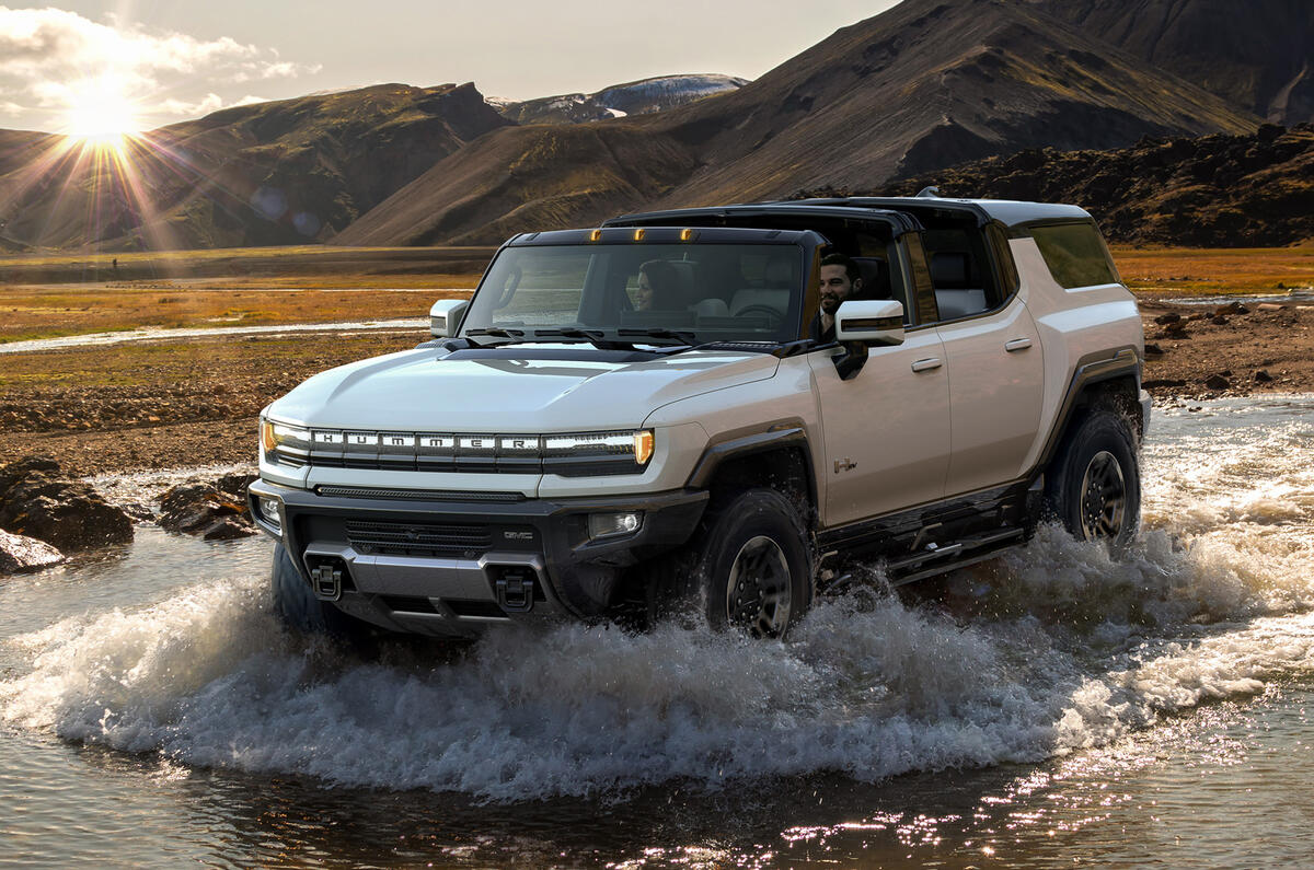 2024 GMC HUMMER EV SUV 011