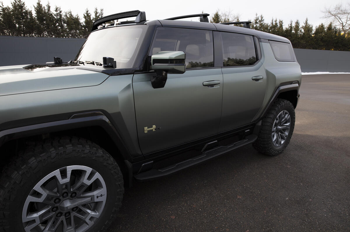 2024 GMC HUMMER EV SUV 030