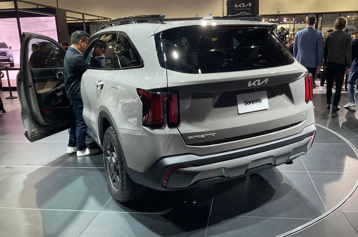 2024 Kia Sorento at la motor show 7 2024 Kia Sorento at la motor show 7