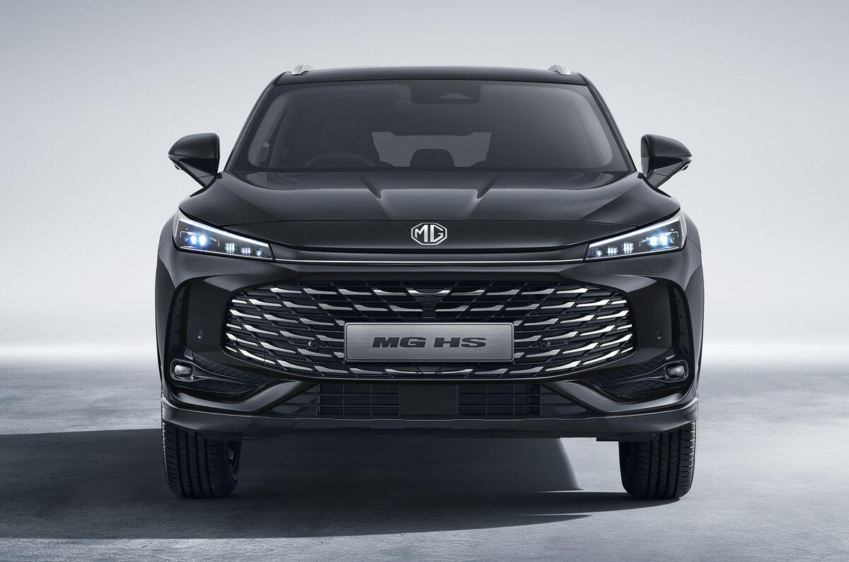 2024 MG HS in black front grille
