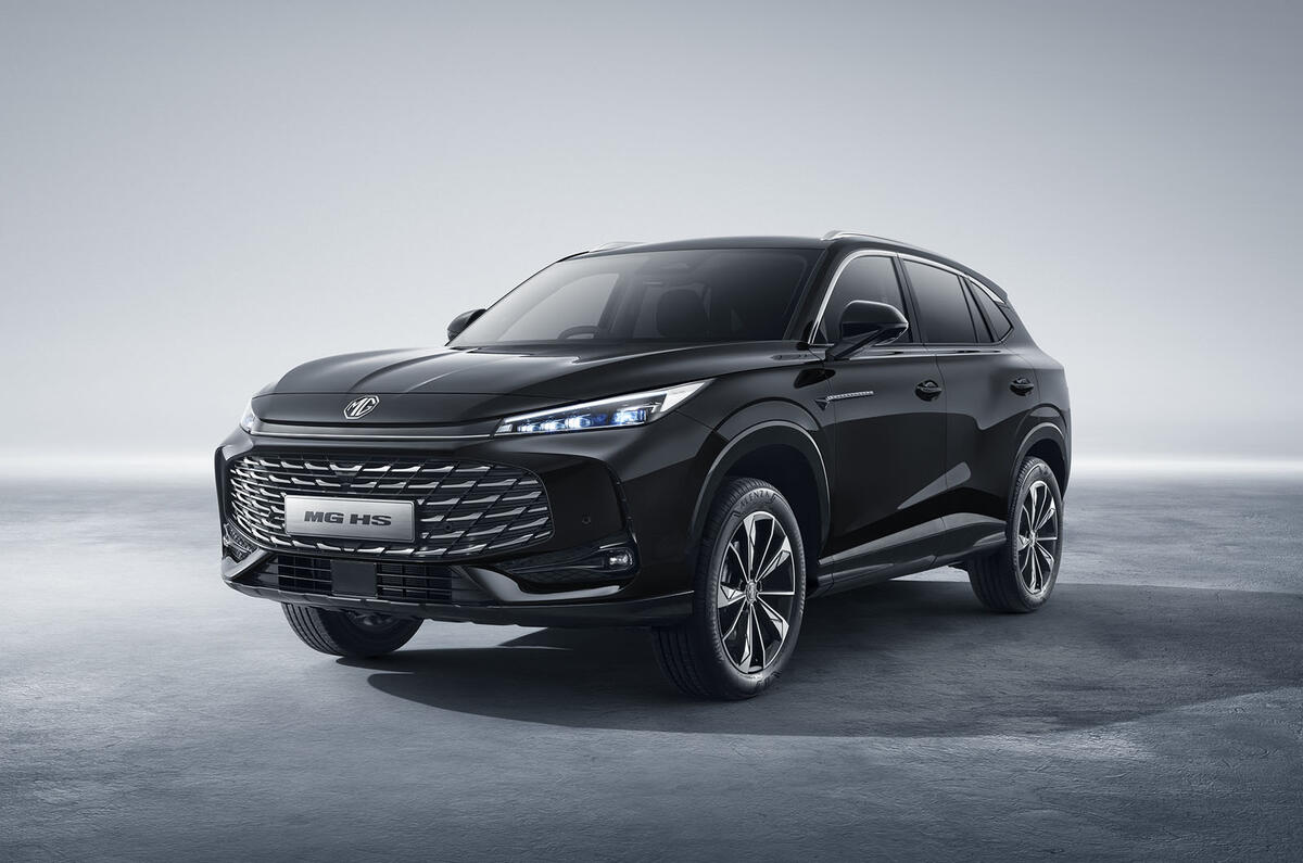 2024 MG HS in black front