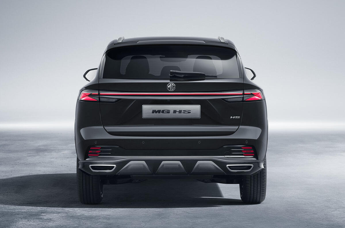 2024 MG HS in black rear