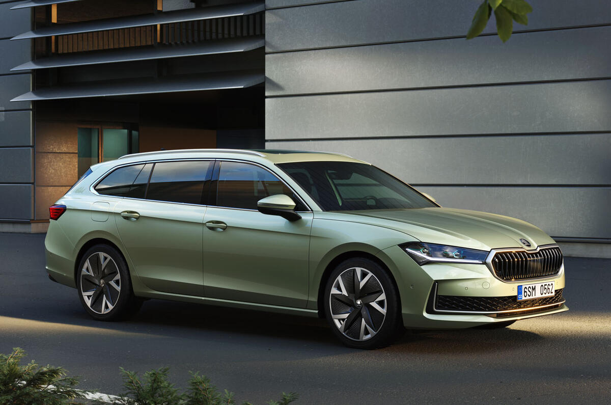2024 Skoda Superb estate front quarter 2024 Skoda Superb estate front quarter