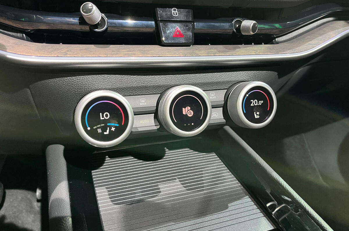 2024 Skoda Superb estate smart dials 2024 Skoda Superb estate smart dials