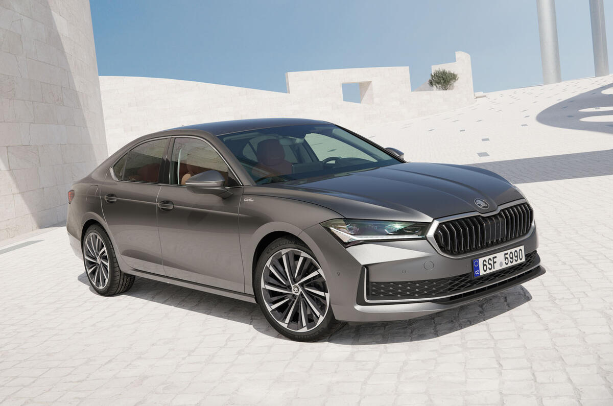 2024 Skoda Superb saloon front quarter 2024 Skoda Superb saloon front quarter