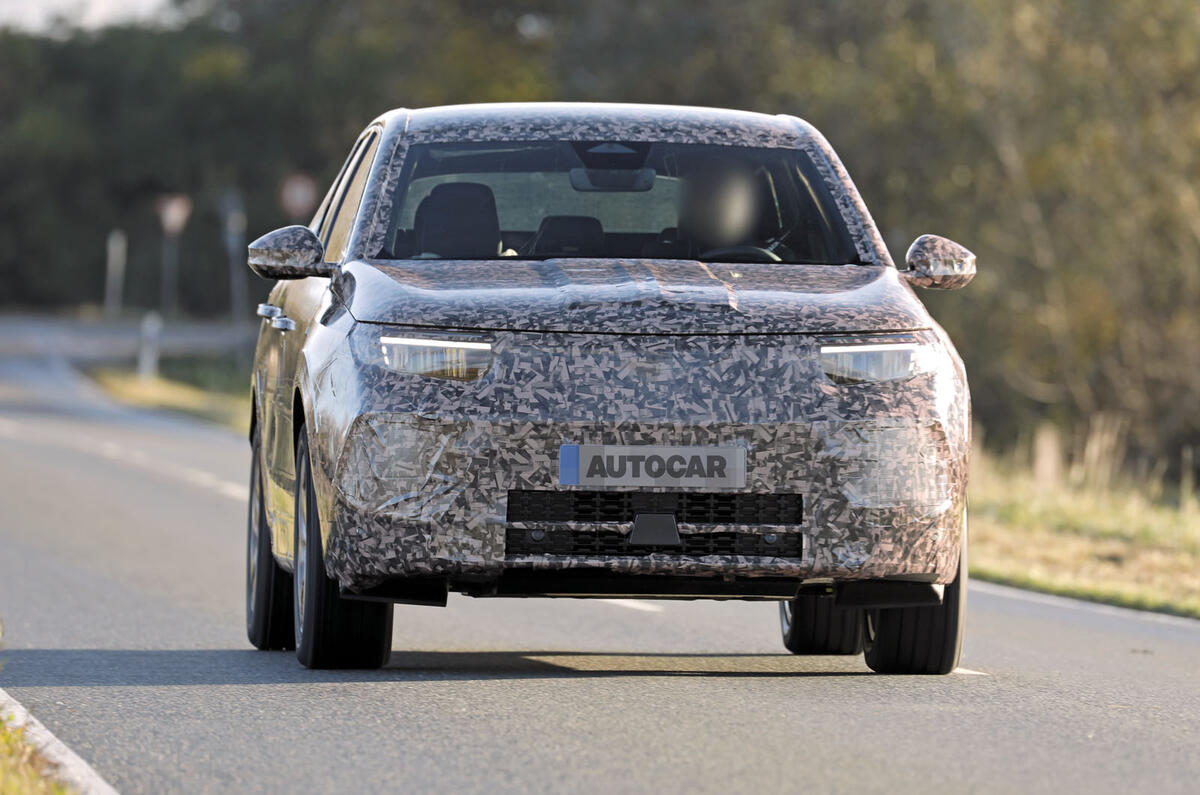 2024 Vauxhall Grandland camo front tracking 2024 Vauxhall Grandland camo front tracking