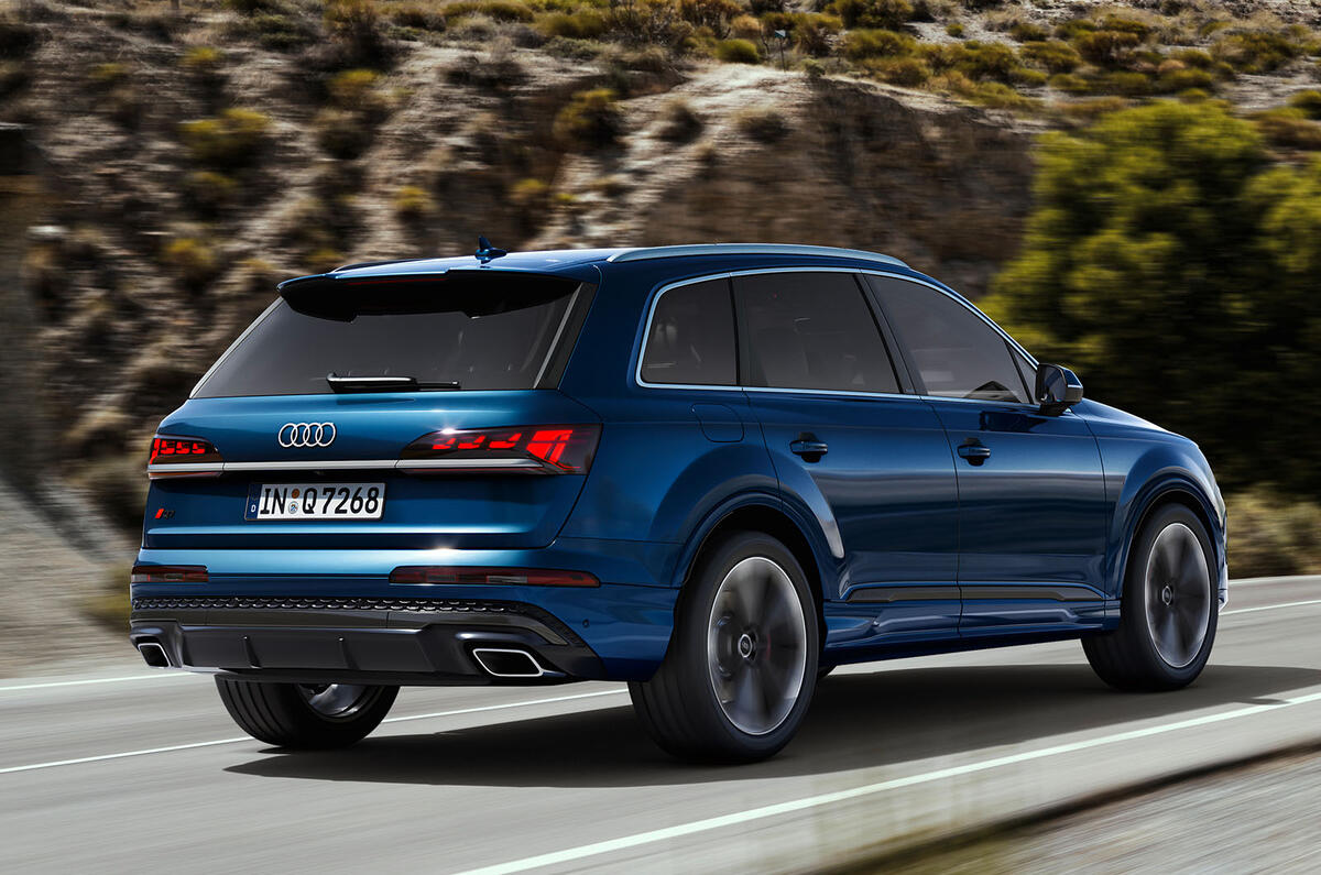 2024 Audi Q7 rear three quarter tracking