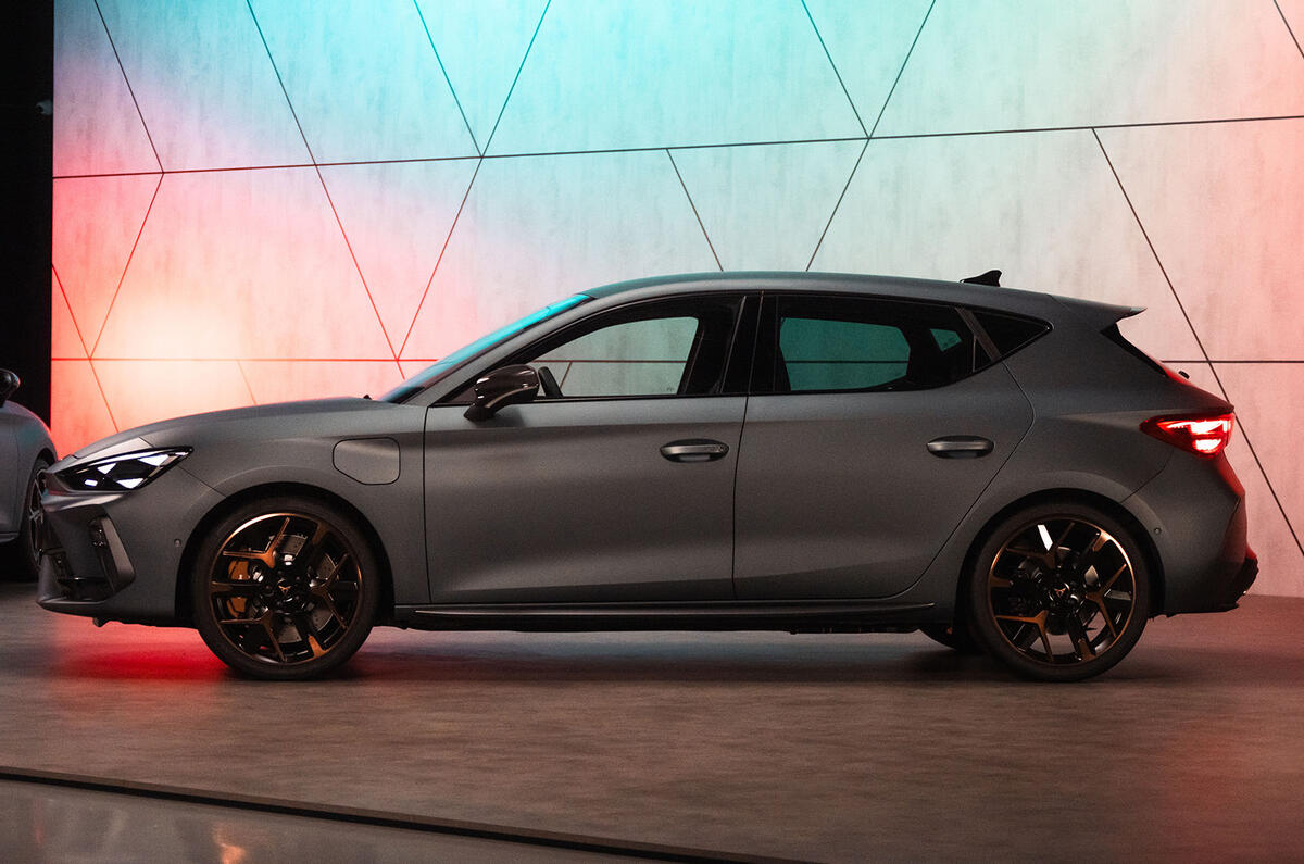 2024 Cupra Leon side 2024 Cupra Leon side